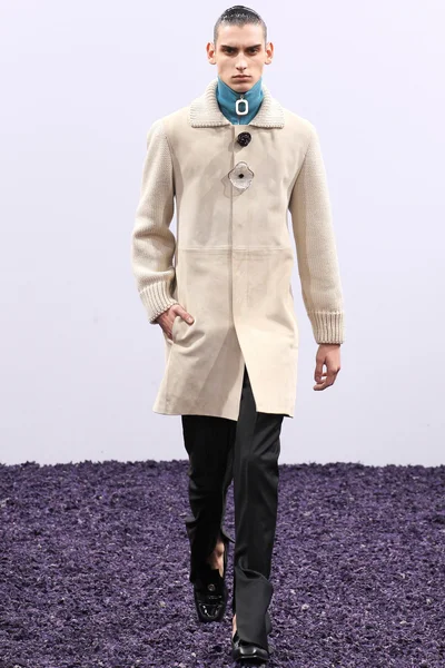 Look 3